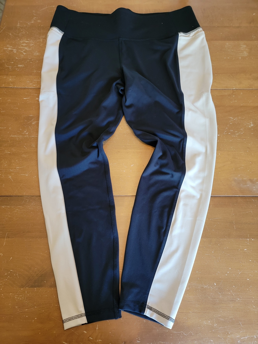 Lane Bryant Livi Black and Cream Colorblock 7/8 Leggings Sz 18/20